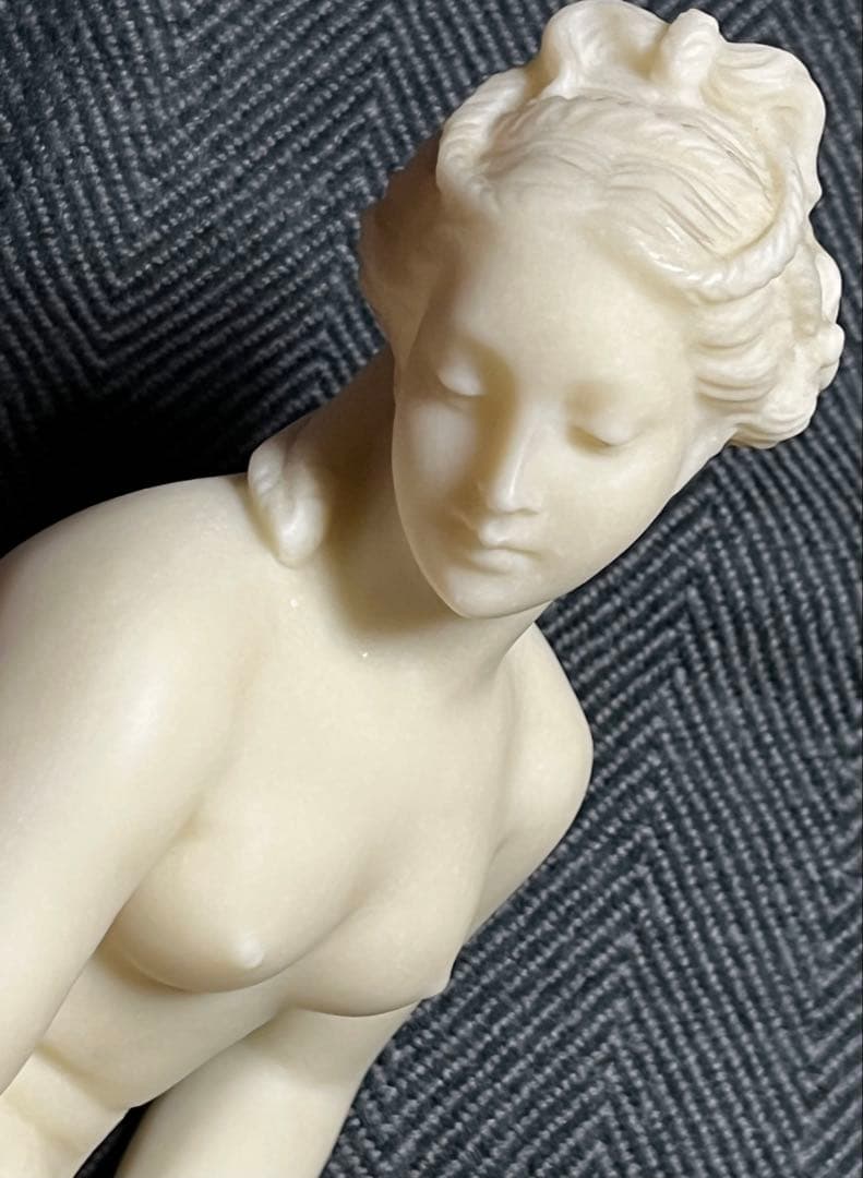 湯浴みするヴィーナス￼￼/彫刻/大理石調/￼オブジェ/置物/高さ￼40cm