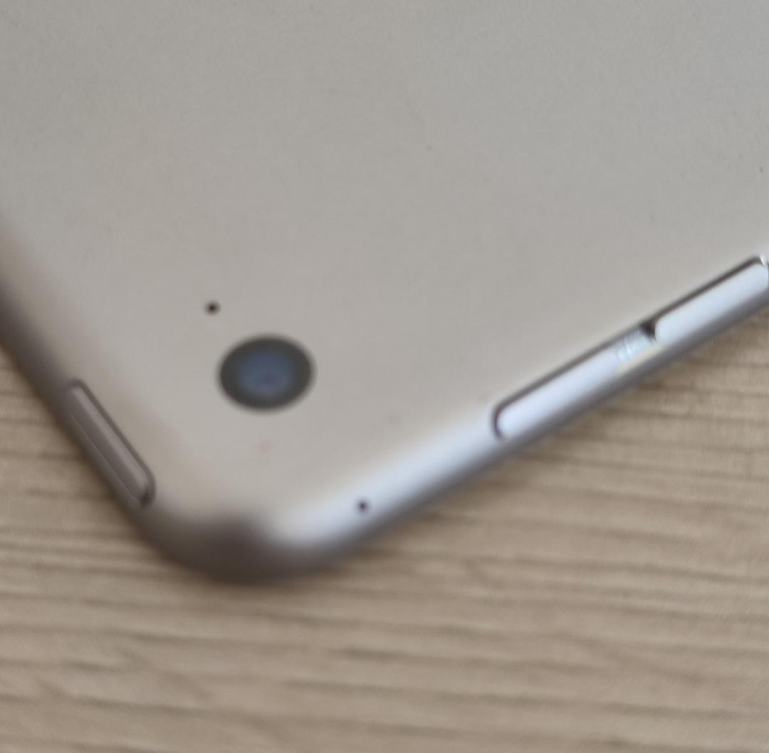 美品 iPad Air2 A1556 128GB シルバー