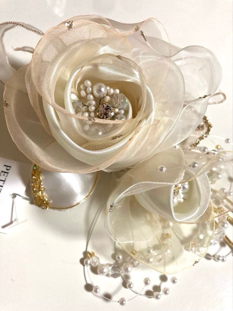 東京ソワール　PETITSOIR コサージュ ブローチオフホワイト色　新品未使用