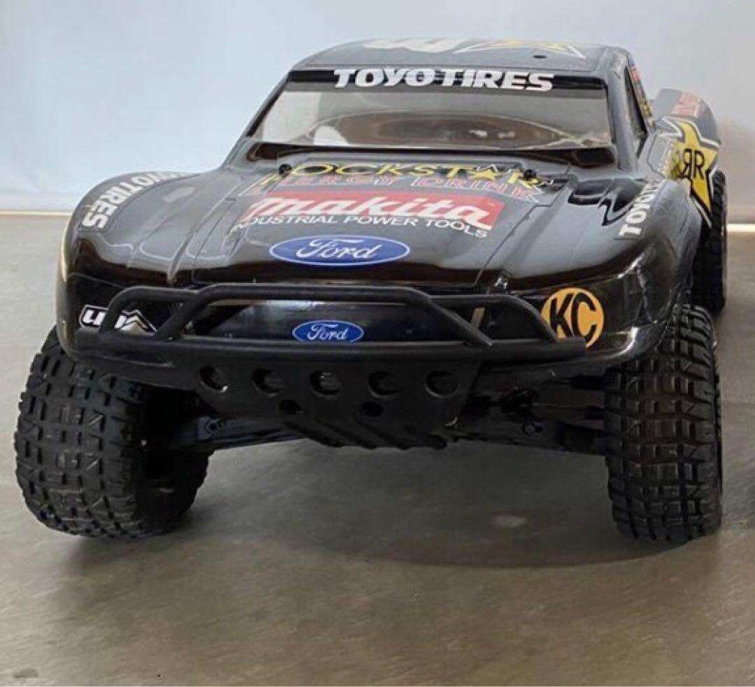 トラクサス　1/8 少し改造中です