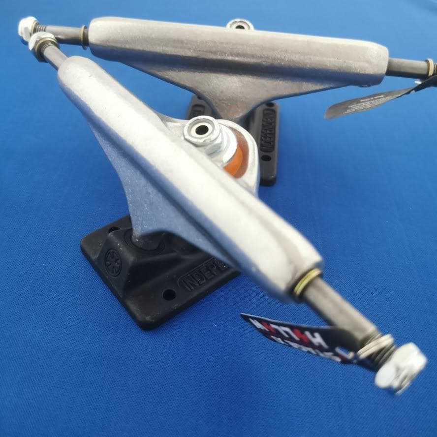 INDEPENDENT STAGE11 139 スケボートラック HOLLOW