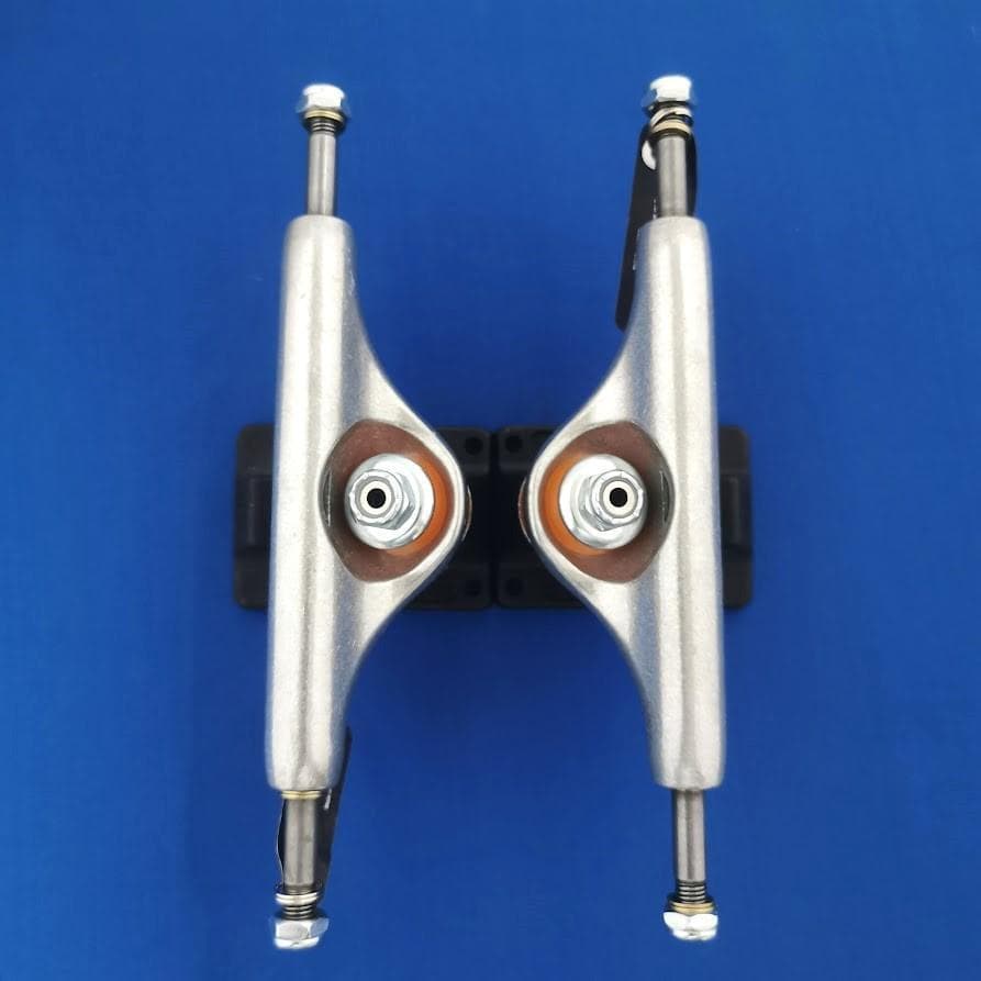 INDEPENDENT STAGE11 139 スケボートラック HOLLOW