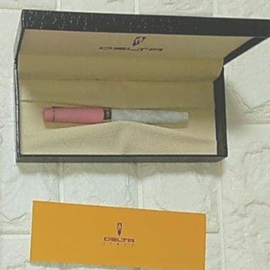 め*1様 訳あり 新品未使用品　DELTA VOLONTIA 万年筆 ピンク