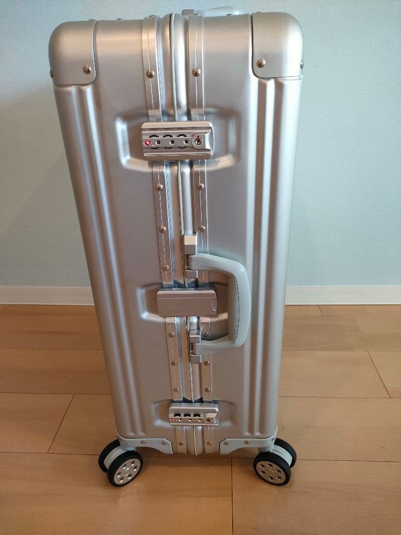 ビリー 新品未使用　キャリーケース　メルセデスベンツ　カバー付