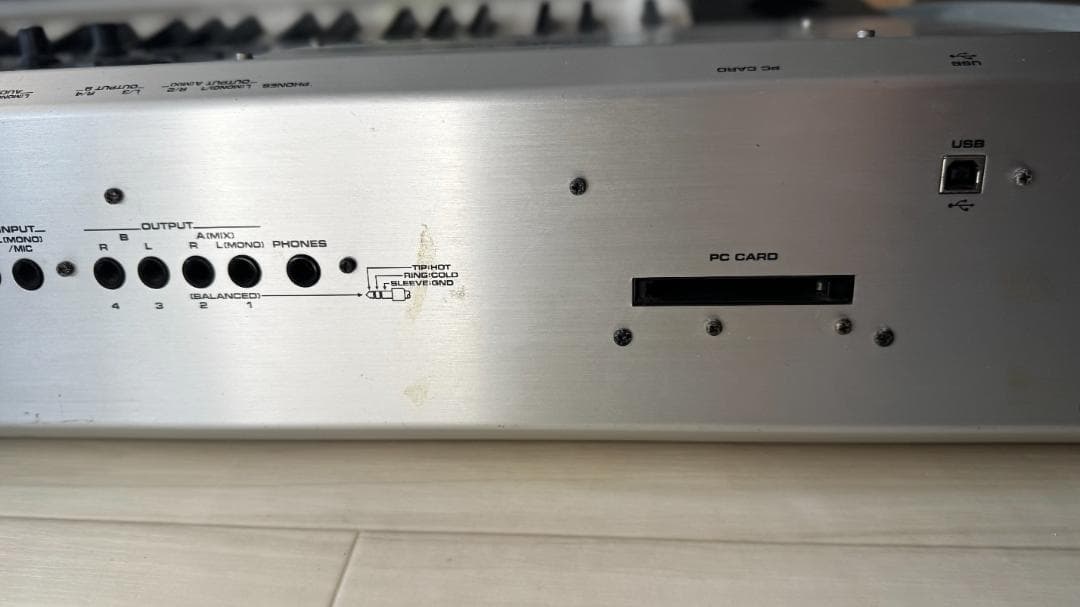 Roland Fantom X8 ｜88鍵｜ピアノタッチ｜要修理｜現状渡し