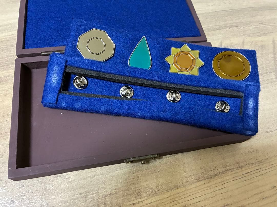 ジムバッジ&モンスターボール廃盤品【ポケモングッズまとめ売り】※バラ売り不可