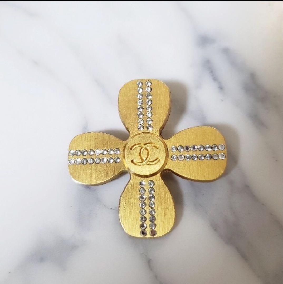 CHANEL ラインストーンクローバーブローチ