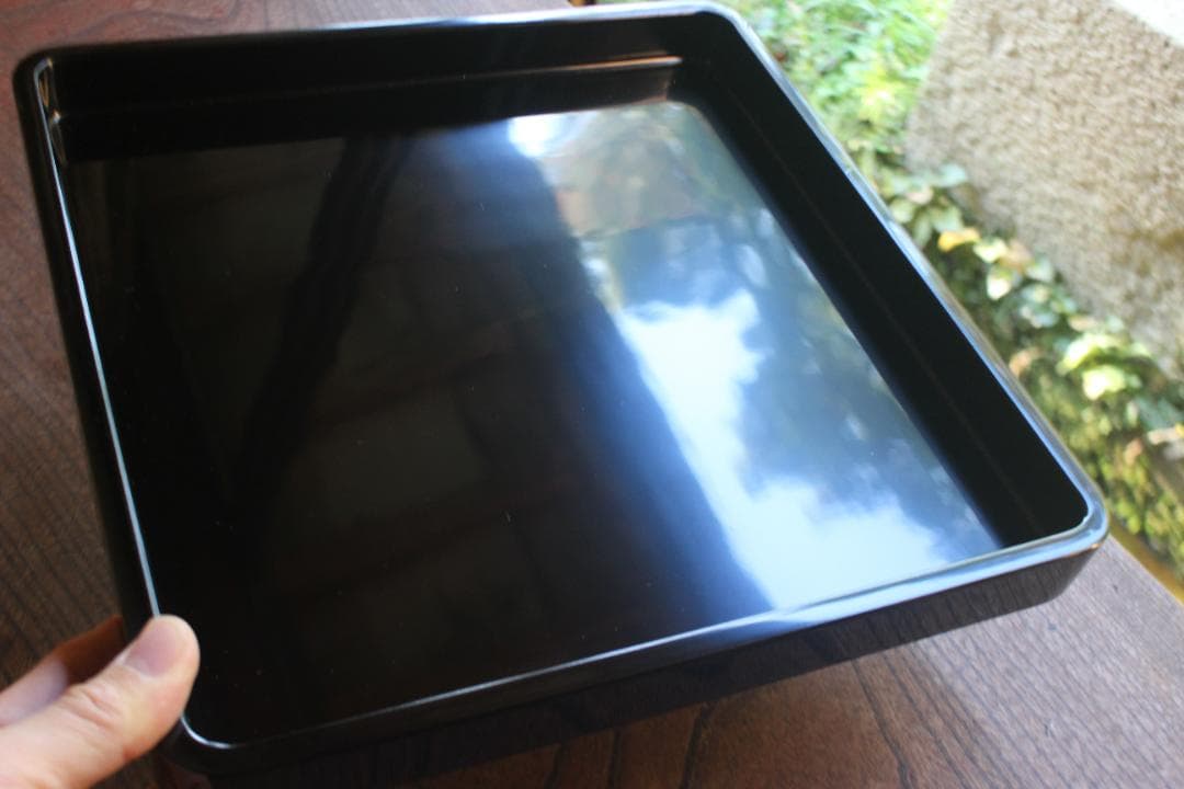 デッドストック！端正な内朱黒漆に優美な松竹梅沈金の輪島塗台付二段重（検重箱お重