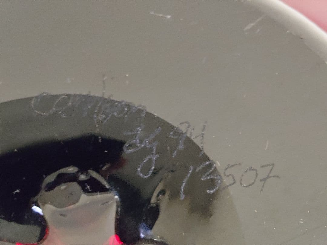 イタリア製　赤色ガラス皿 黒色台座付き