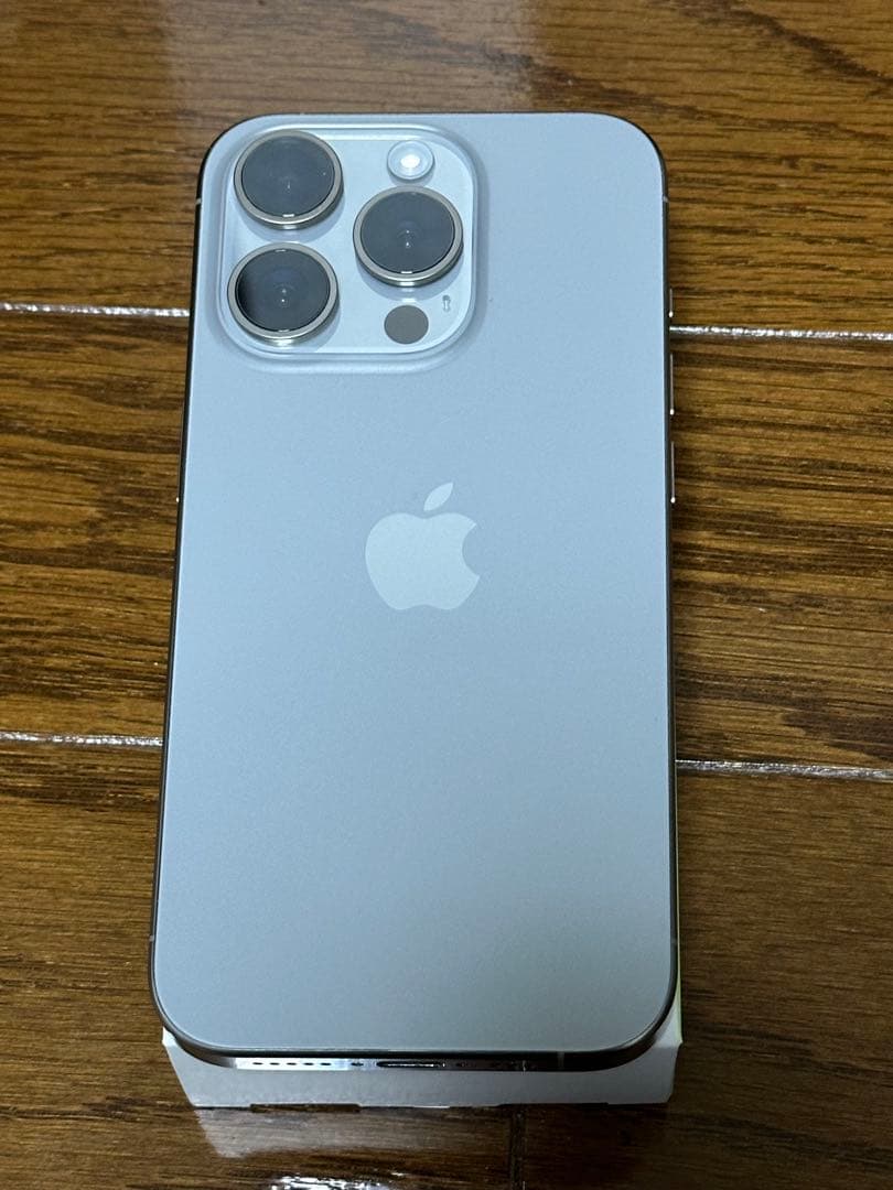 iPhone 15 Pro 256GBナチュラルチタニウム 極美品