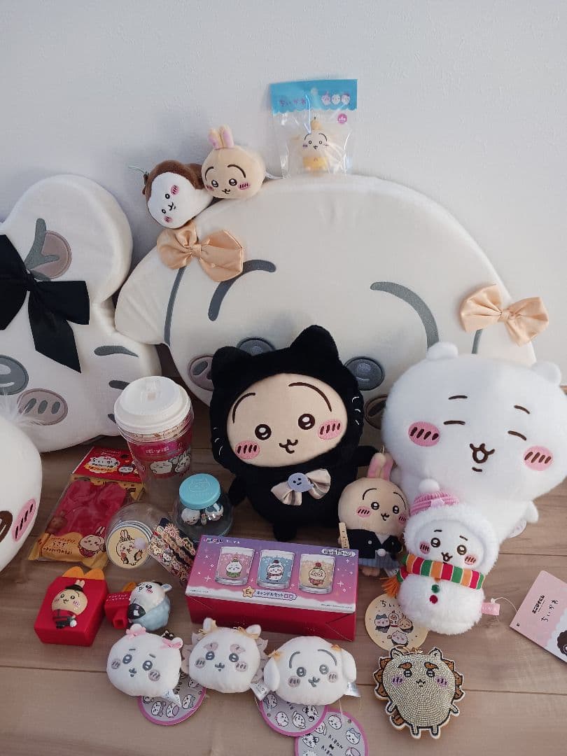 ちいかわ　ステッカー　カード　キーホルダー　フィギュア　　ノート　ファイル