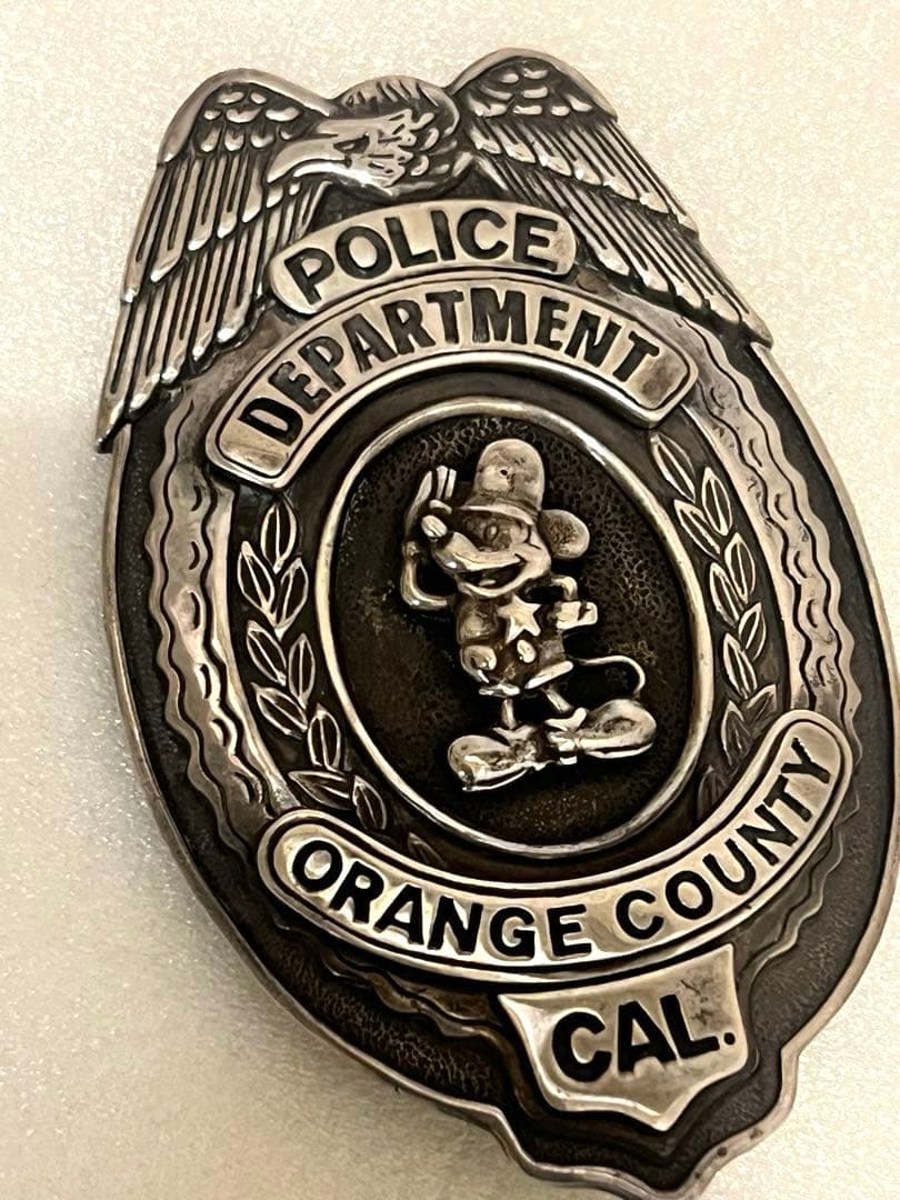 （超希少・人気品）オレンジカウンティ　警察バッジ ミッキーマウス