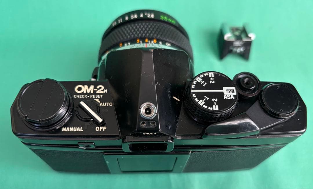 ★ OLYMPUS OM-2N BLACK + 広角レンズ 35mm
