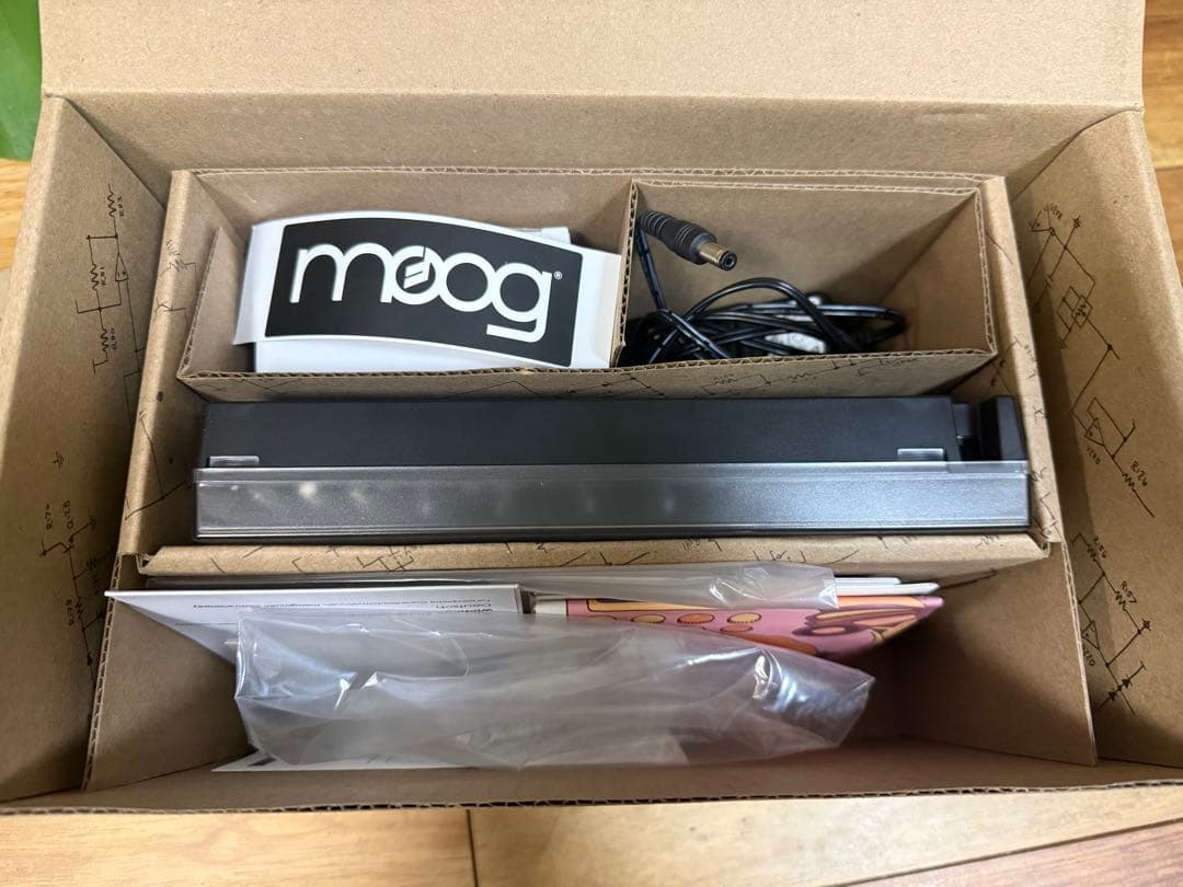 Moog MAVIS モノフォニックアナログシンセサイザー