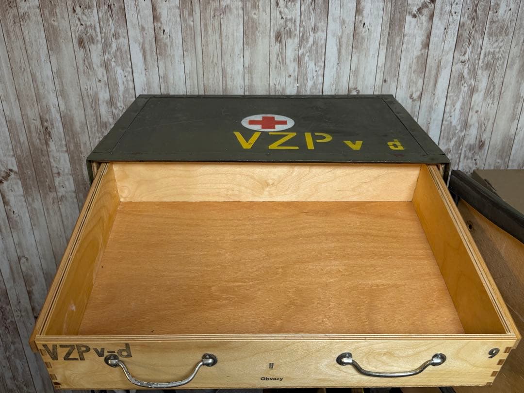 軍放出品チェコ軍 メディカルボックス ミリタリーコンテナ