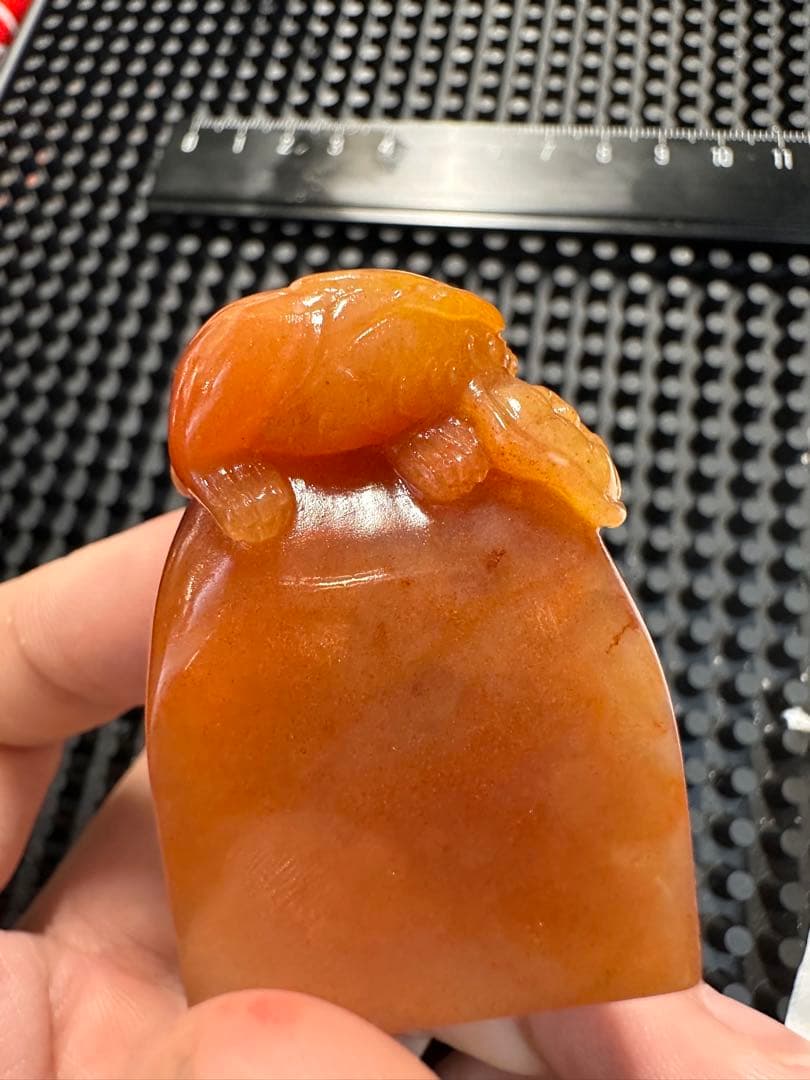 ラオス石　田黄　瑞獣衔芝　巧色　高級印材　箱付き　篆刻　書道　落款　雅号