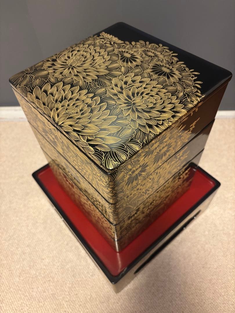 漆塗り 花柄 重箱 4段《美品》