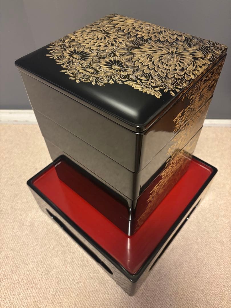 漆塗り 花柄 重箱 4段《美品》
