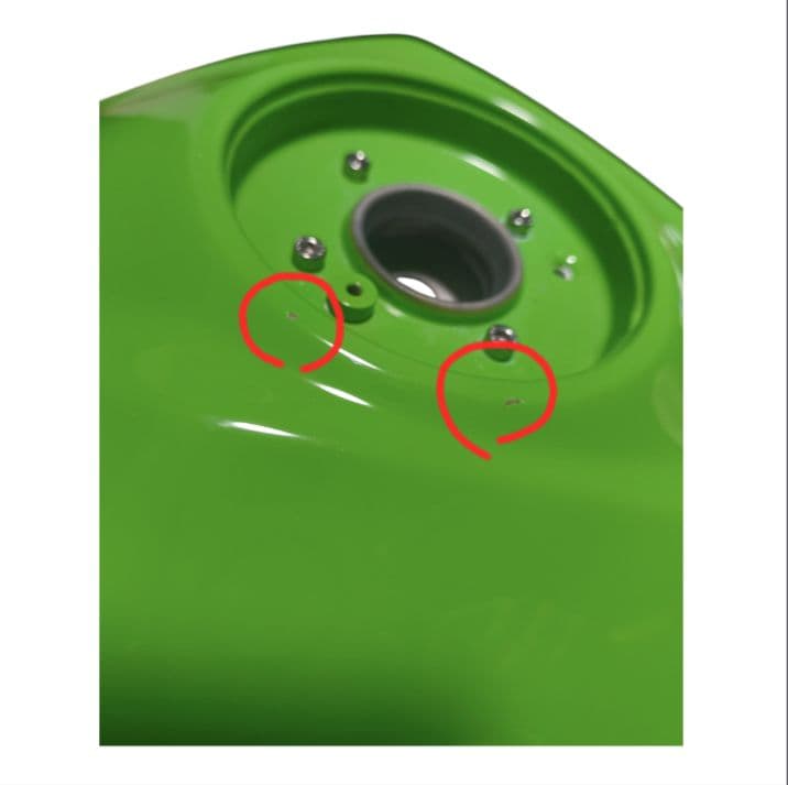 Kawasaki Ninja250・400用タンク 塗装剥がれあり