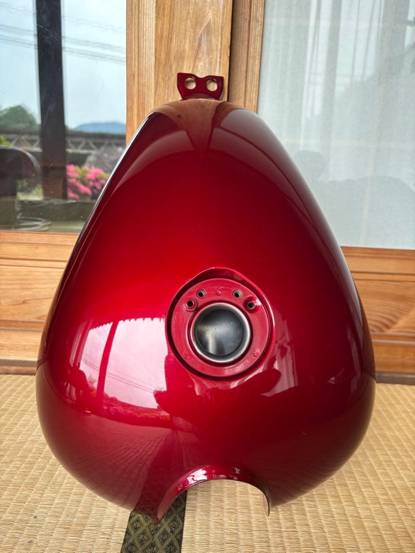 初期型のw650用 赤色タンク