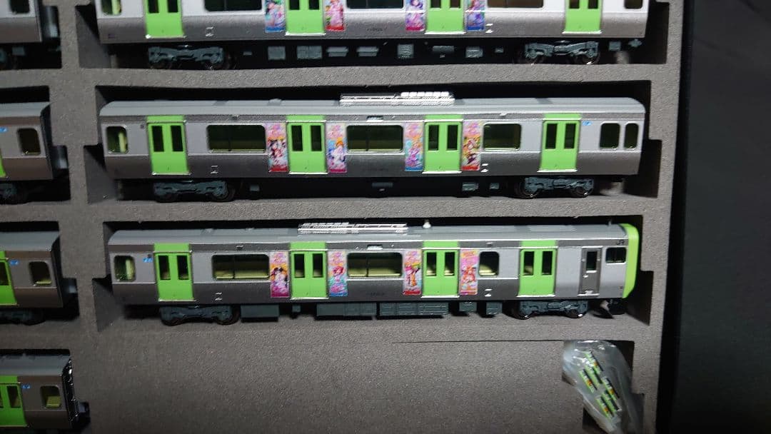 KATO　E235系山手線 フル編成ラッピング車