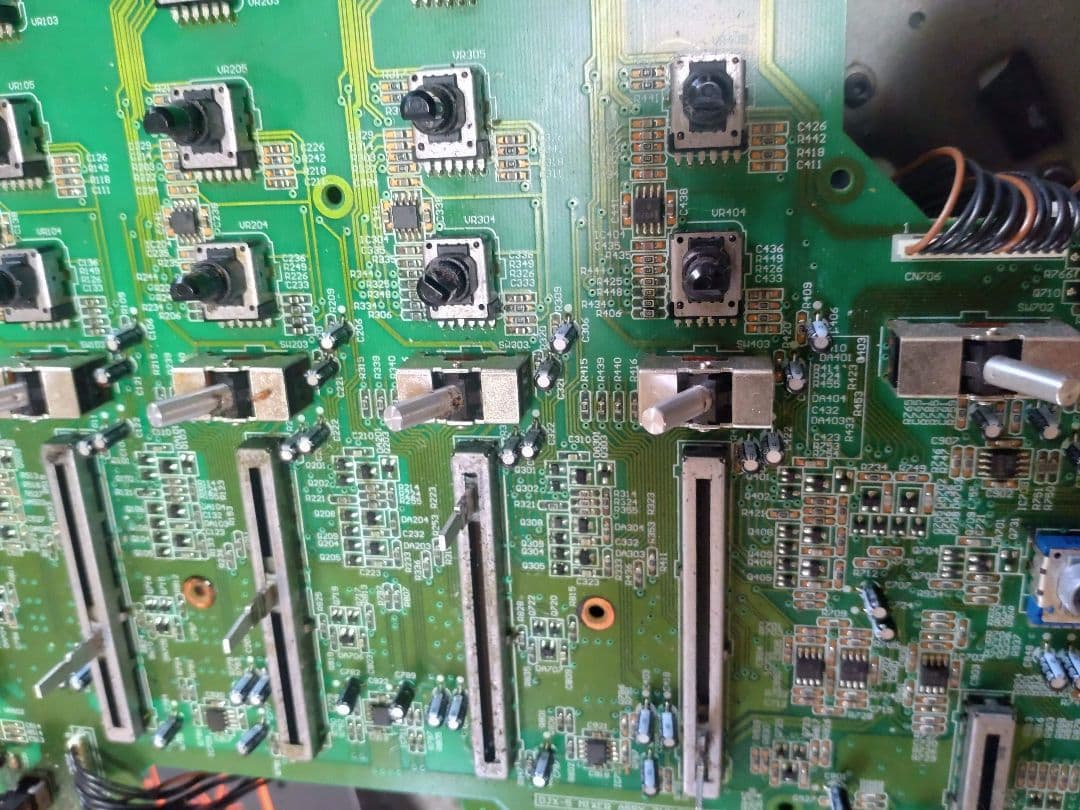 ROLAND DJ-2000 動作確認済み　送料込み　DJミキサー