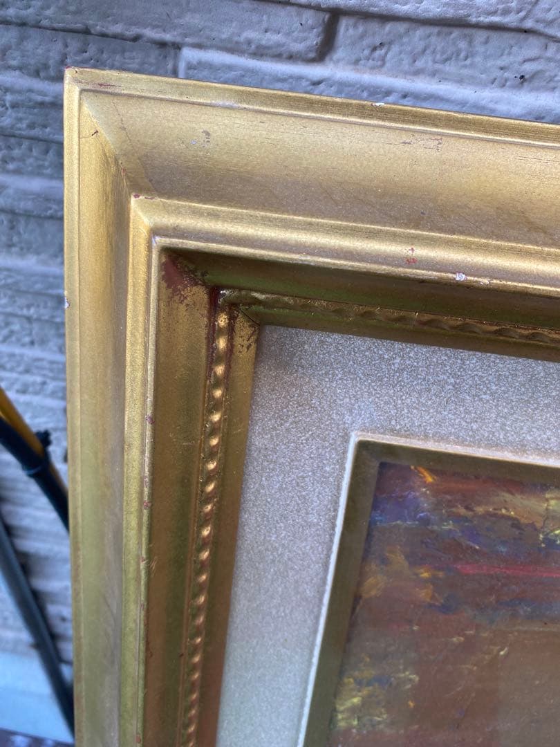 金色フレームの抽象画