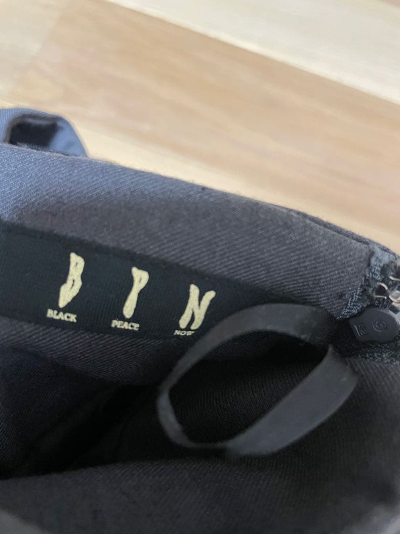 ブラックピースナウ　スカート