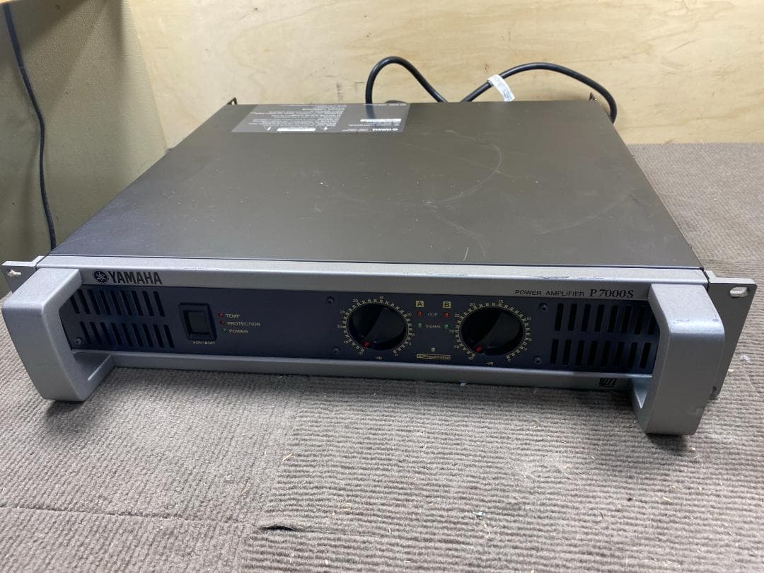 17 YAMAHA P7000S パワーアンプ