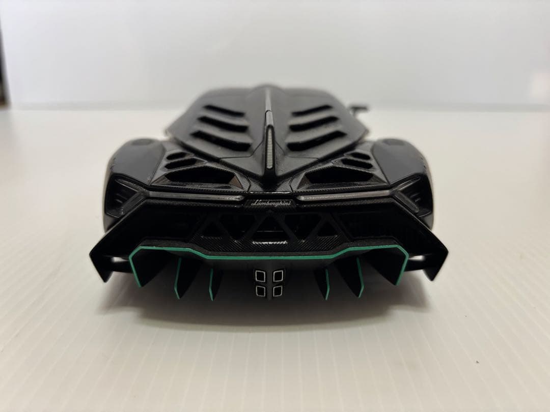 オートアート　ランボルギーニ アヴェンタドール Lブラック 1/18