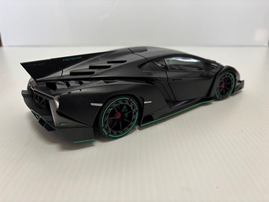 オートアート　ランボルギーニ アヴェンタドール Lブラック 1/18