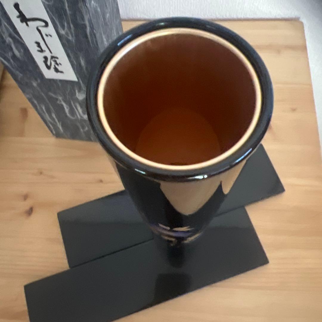 漆器 円筒形花瓶 金色紫色模様　外箱付き