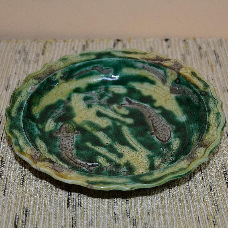 魚の浮彫り緑色陶器皿