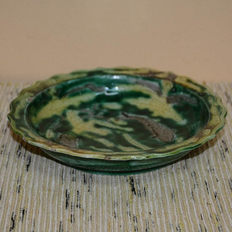 魚の浮彫り緑色陶器皿