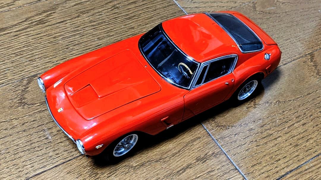 CMC フェラーリ  Ferrari 1961 250GT 1/18  SWB