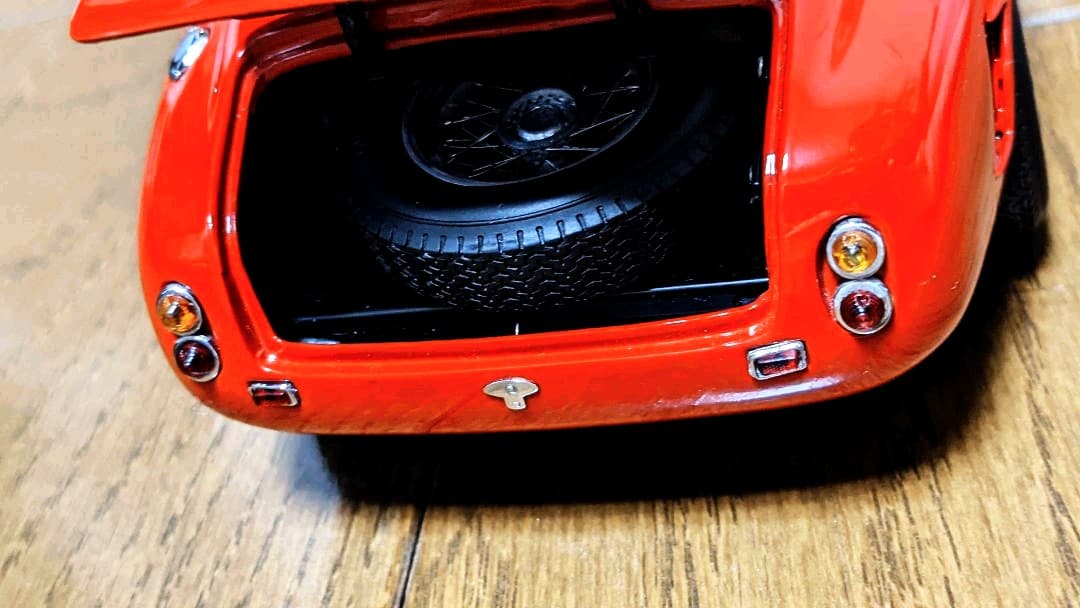 CMC フェラーリ  Ferrari 1961 250GT 1/18  SWB