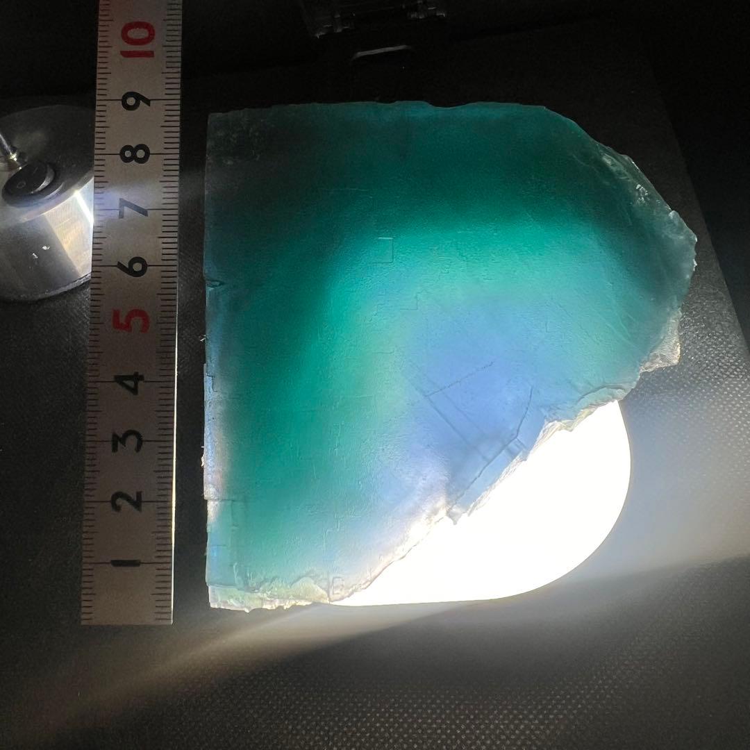 ヤオガンシャン☆ひたすらデカい。ゾーニングが綺麗なフローライトです(*´-`)