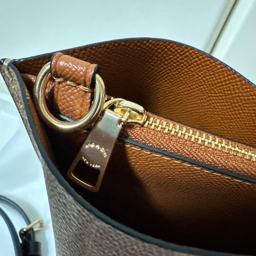 ピ*カ様 極美品　未使用に近い　coach シグネチャー　バッグ　ショルダー付き