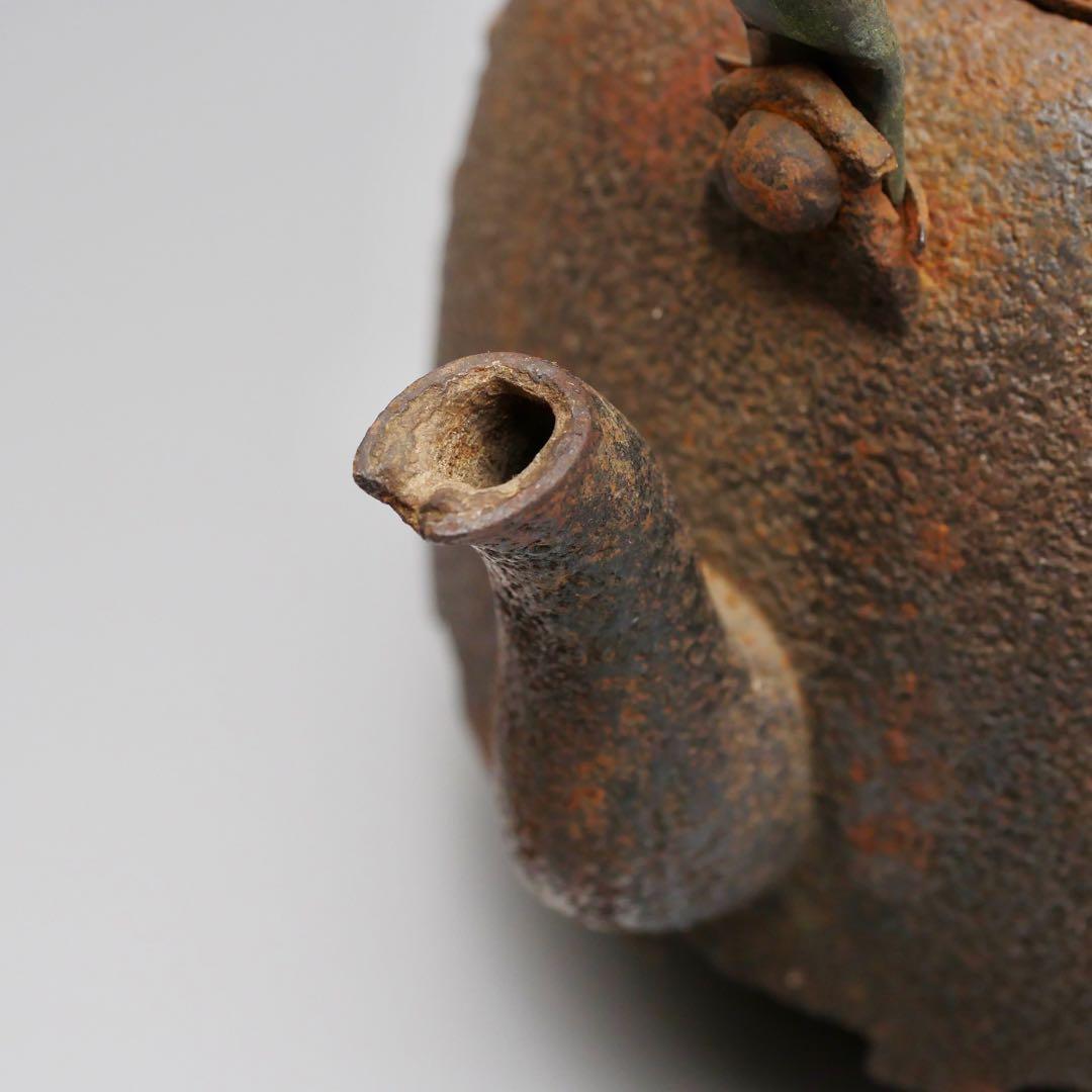 釜師 三好造 梅樹文 柚肌 尾垂鉄瓶 銅提手 時代物 茶道具 煎茶道具