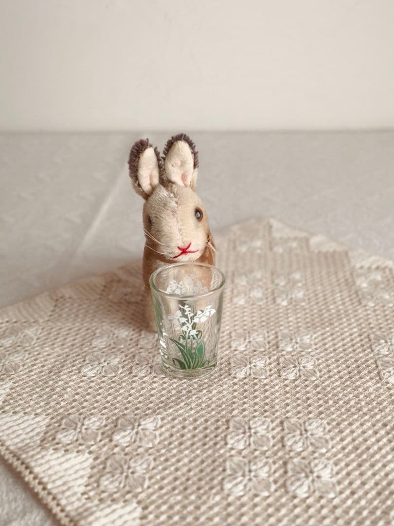 * vintage steiff ୨୧ * お座り姿の かわいいウサギさん