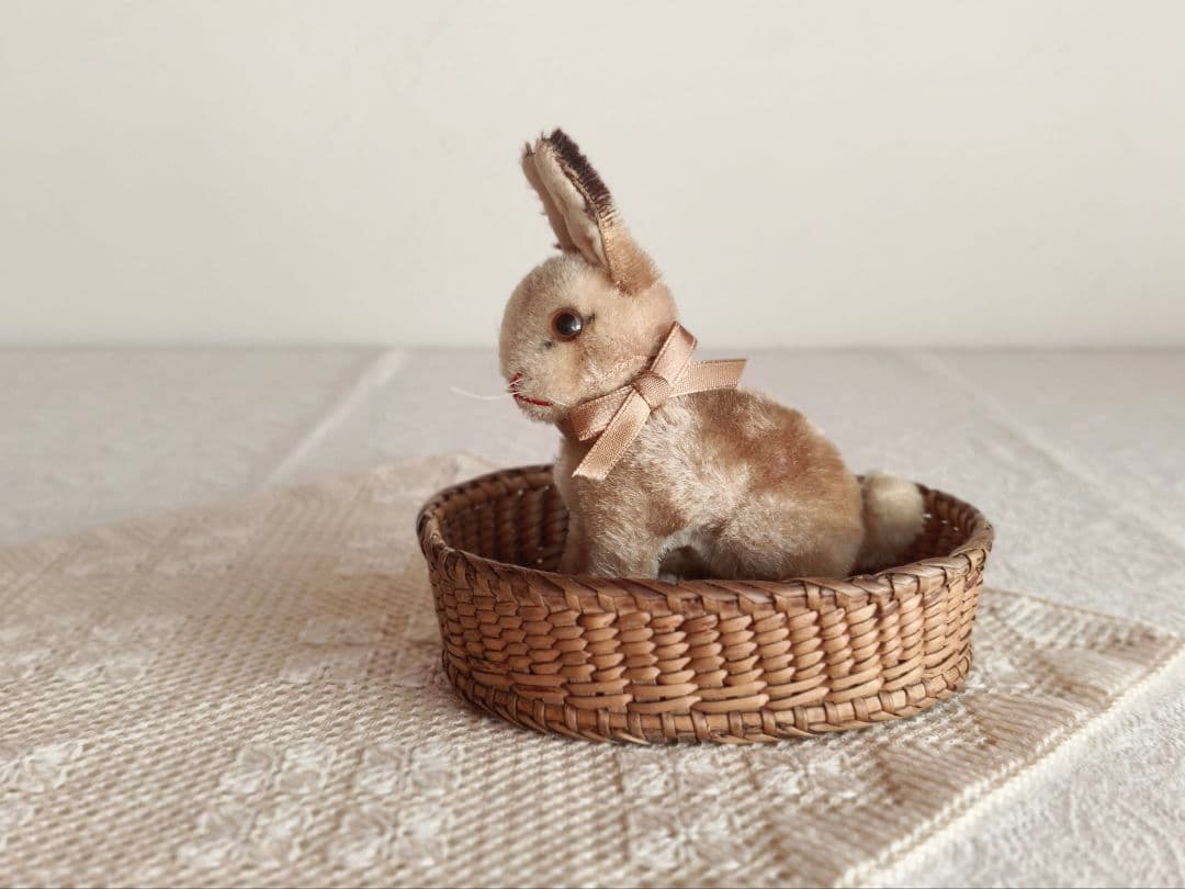 * vintage steiff ୨୧ * お座り姿の かわいいウサギさん