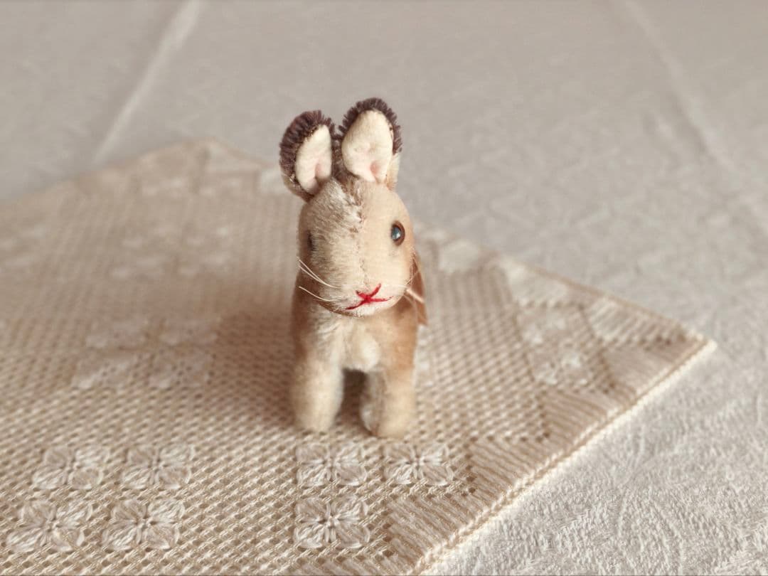 * vintage steiff ୨୧ * お座り姿の かわいいウサギさん