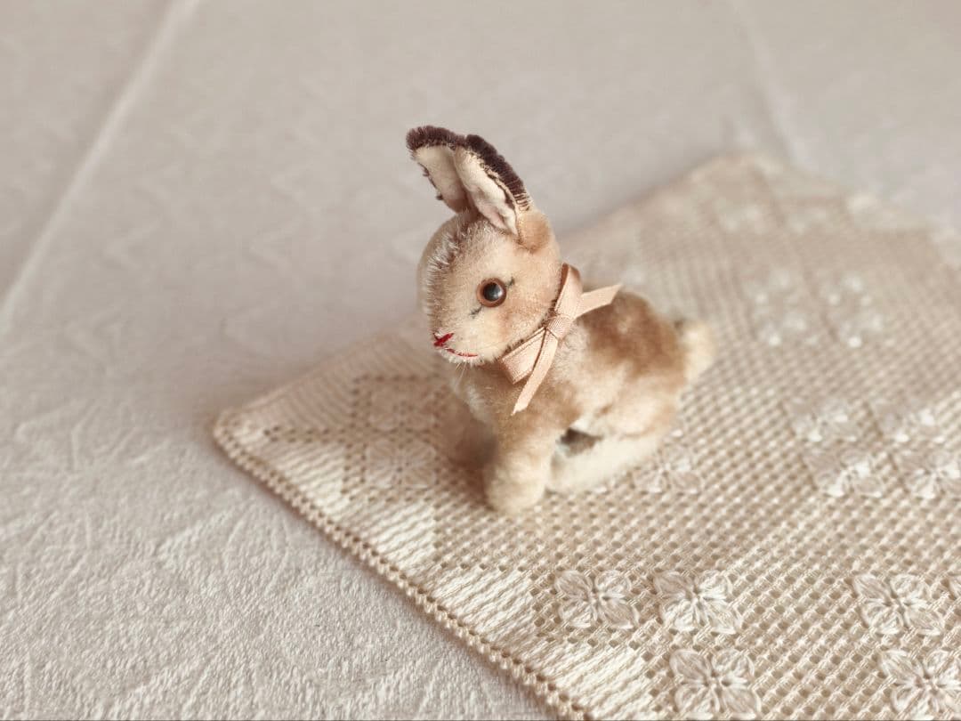 * vintage steiff ୨୧ * お座り姿の かわいいウサギさん