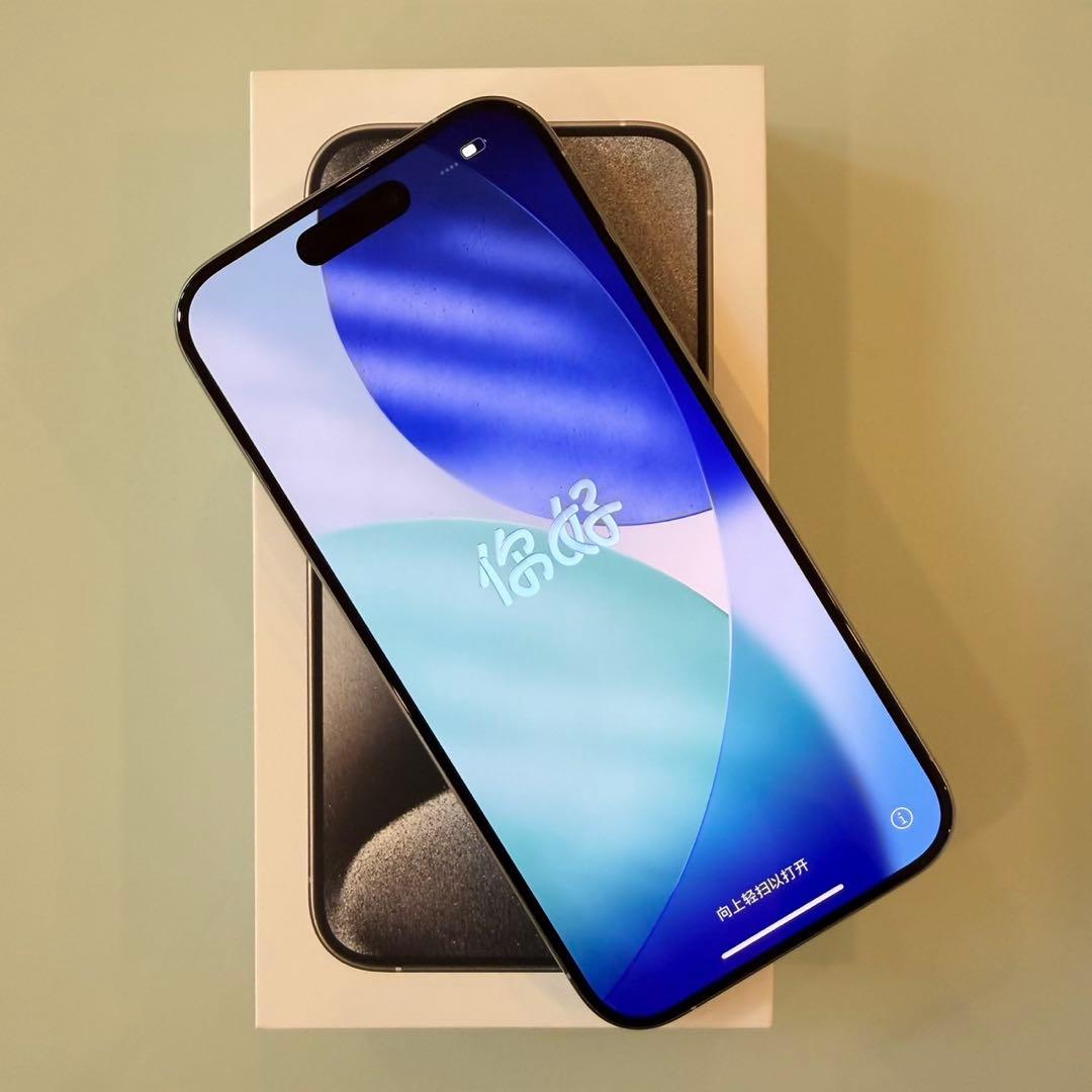 F*J様 iPhone 15 Pro ホワイトチタニウム 256GB SIM フ