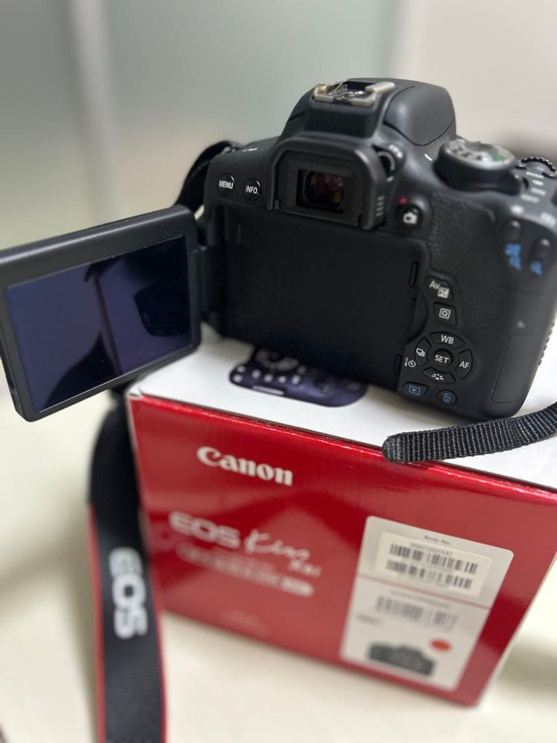 美品 【Canon EOS Kiss X8i ダブルレンズ】 Wi-Fi搭載