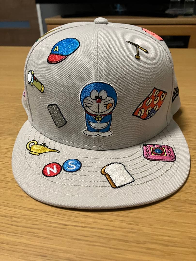 ドラえもん×ニューエラ　9FIFTY 刺繍キャップ ベージュ
