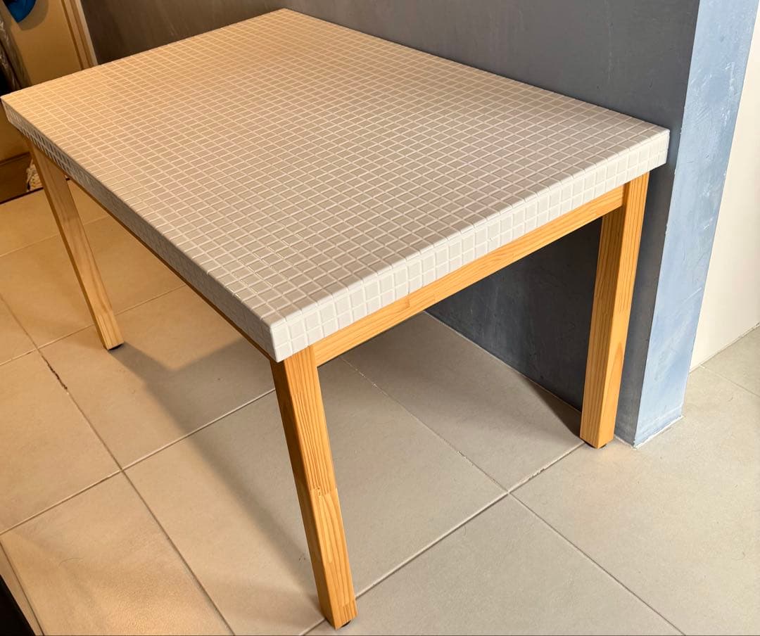 モモナチュラル　タイルダイニングテーブル