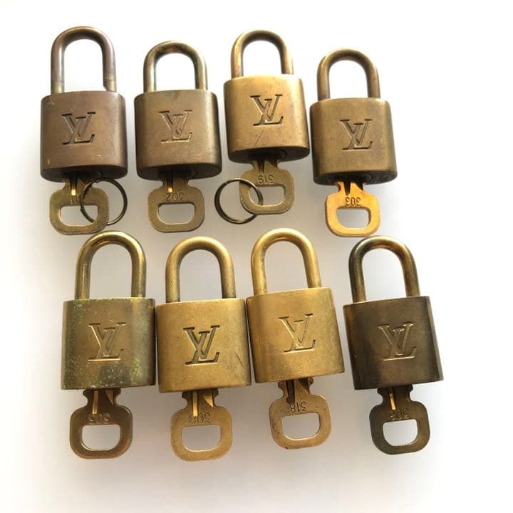 ルイヴィトン　南京錠　カデナ