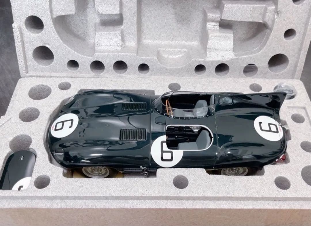 PYOMARO　オートアート1/12 Jaguar D-TYPE