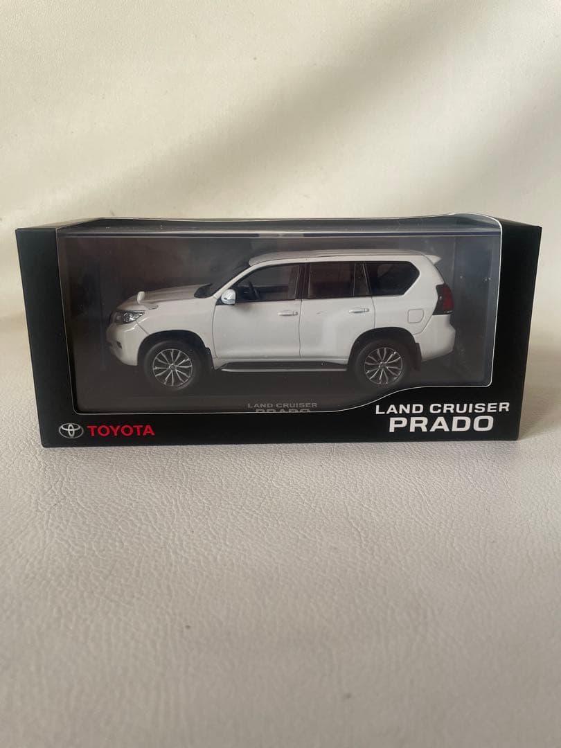 トヨタ ランドクルーザー プラド 150 後期 ① 040 スーパーホワイトⅡ